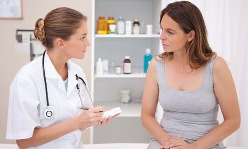 doctor prescribes treatment for varicose veins